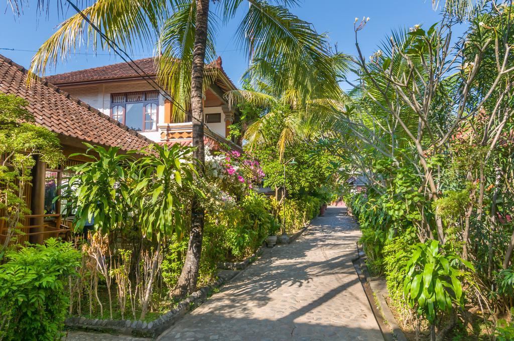 Paradise Palm Beach Bungalows And Dive Center Tulamben Exterior foto