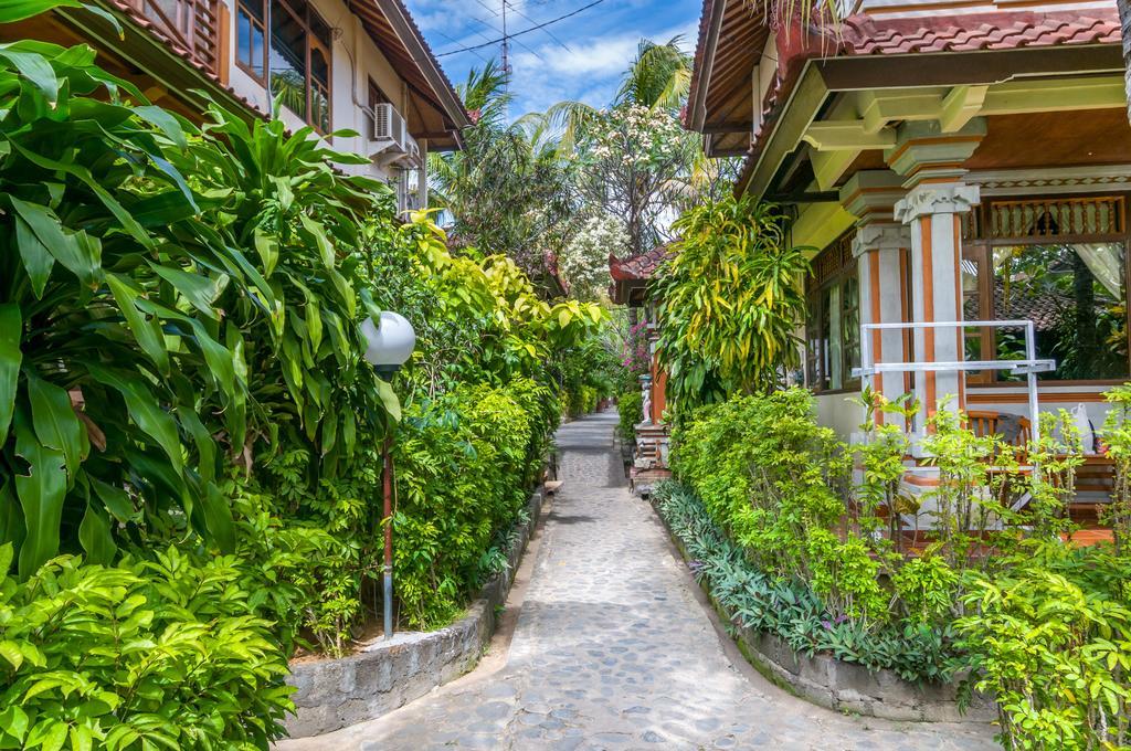 Paradise Palm Beach Bungalows And Dive Center Tulamben Exterior foto