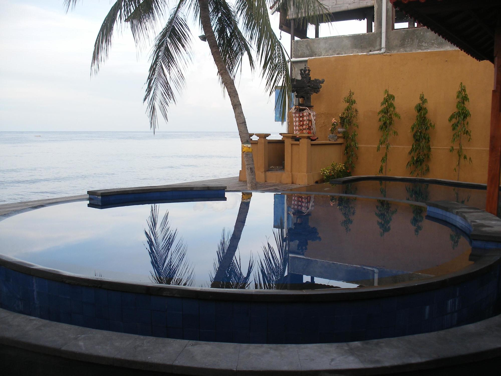 Paradise Palm Beach Bungalows And Dive Center Tulamben Exterior foto