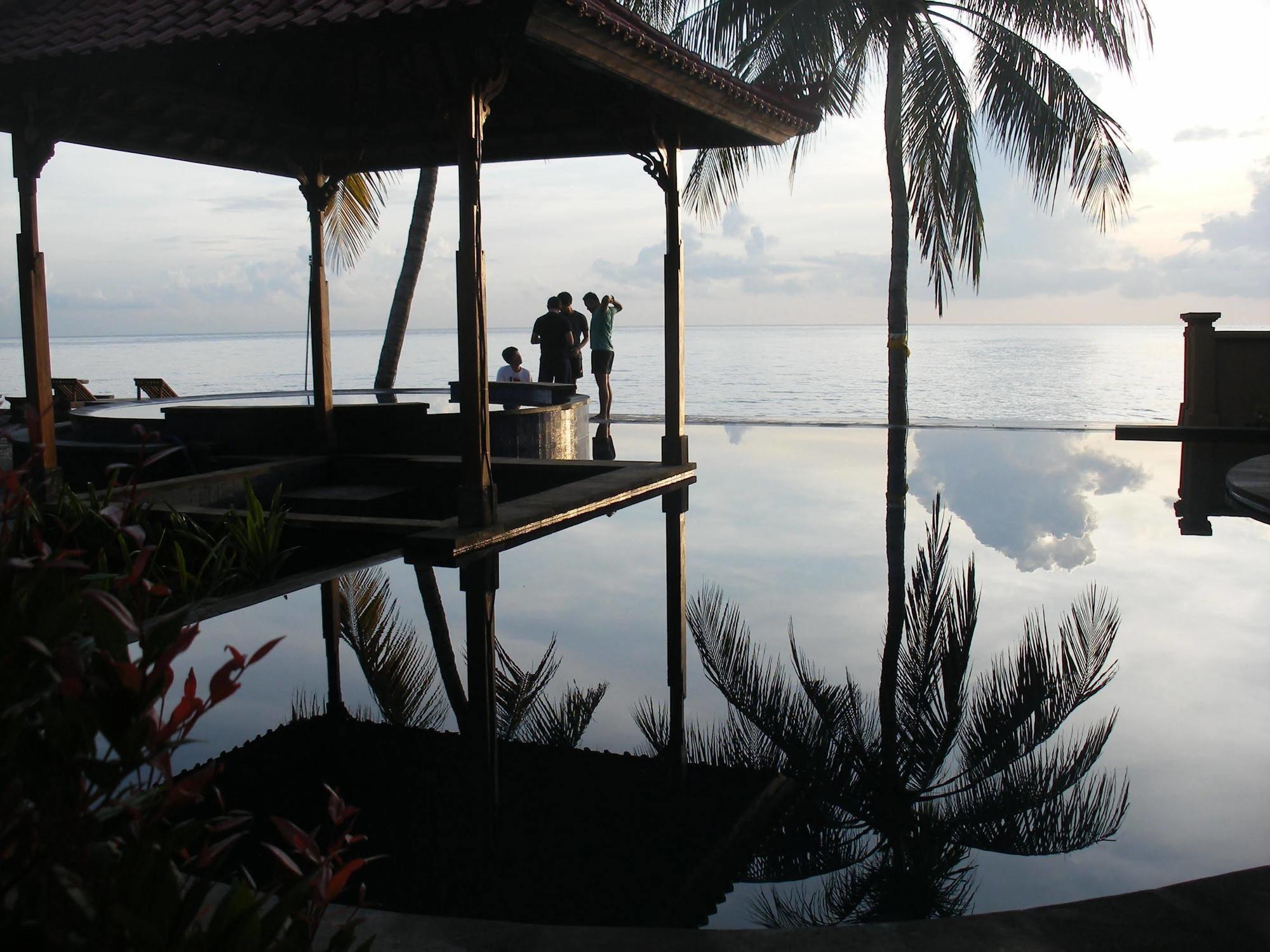 Paradise Palm Beach Bungalows And Dive Center Tulamben Exterior foto